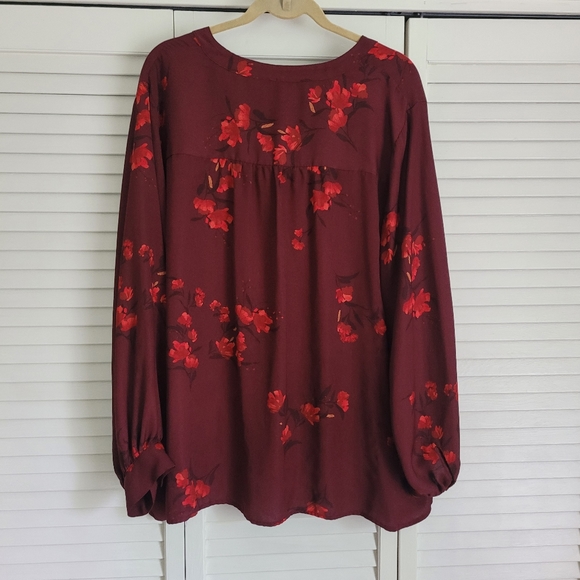Ava& Viv (3X) Women's top V neck tunic in maroon floral blouse - Picture 5 of 5